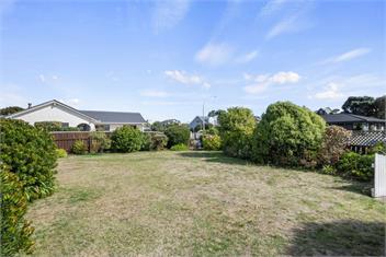 Coastal Drift (Bachcare) - Waikanae