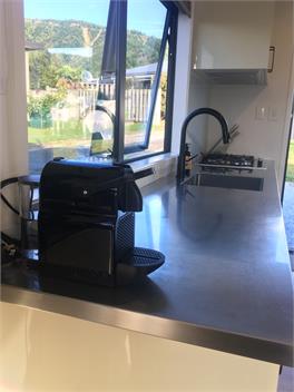 Ligar Bay Retreat - Across road from beach! - Golden Bay