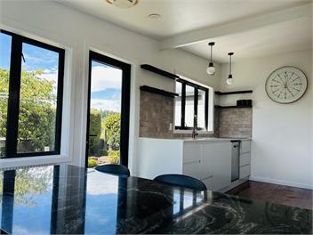 Large Family Home with pool and next to park - Wanaka