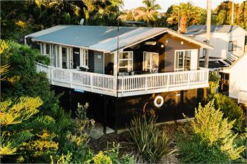 Black Marlin Bach - Kerikeri