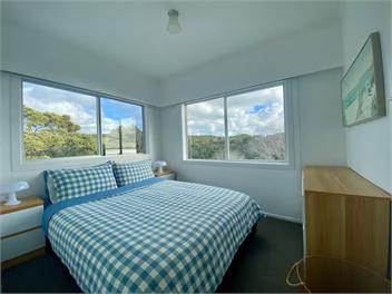 Cable Bay Moana View House -