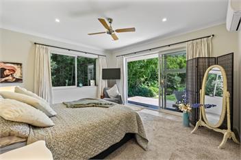 NEW large Richmond semi rural spacious quiet home with outdoor spa. -