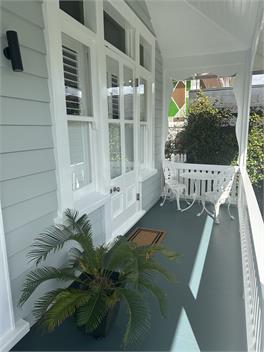 Luxury Devonport Apartment - 