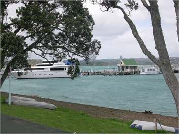 Paradise on The Strand. Waterfront Holiday Home - Bay of Islands