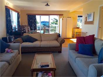 Ideal Family Bach - Mahia Beach