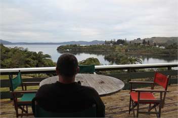 LAKE EDGE MINT BACH Available King's Birthday Weekend WITH JETTY - Rotorua