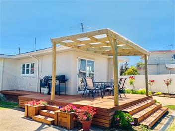 Large Sunny Home Close to It All - Relax & Explore - Nelson