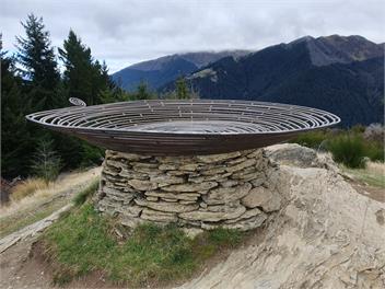 Come and ski this winter and walk to and from ski bus and apres ski bars - Queenstown