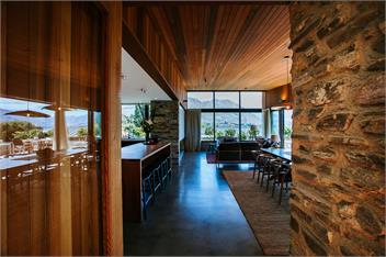 Three Peaks House | Sleeps 10 | Lake Views | Outdoor Fire - Wanaka