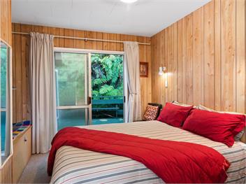 Family Fun at The Lake (Bachcare) - Lake Tarawera