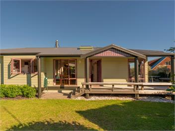 Carefree at Cooks (Bachcare) - Cooks Beach