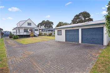 A Wave From It All (Bachcare) - Waihi Beach