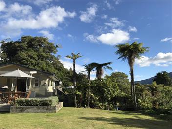 LAKE KANIERE RETREAT - Kokatahi near Hokitika