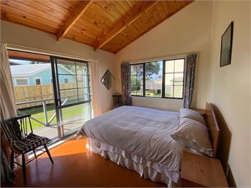 A STAY IN PARADISE ON PIPI ROAD - WHANGAMATA