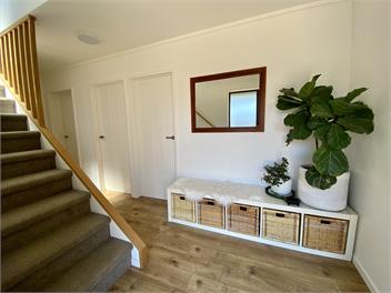 Sully’s Beach House. Spa, sauna, mini gym: 45 seconds to beach. Sleeps 7 - Mt Maunganui