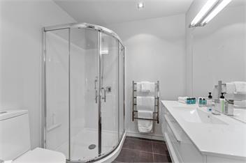 The Moorings Apartment 5 - a stone's throw from the lake! - Taupo