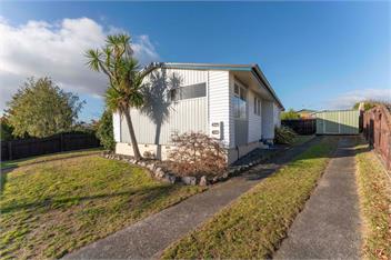 The Bay Breeze Retreat (Bachcare) - Taupo