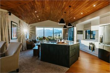 Te Moana | Lake Views | Sleeps 7 - Wanaka