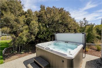 Bull Ridge Escape (Bachcare) - Wanaka