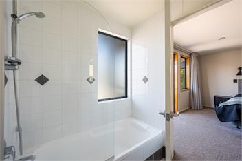 Lakefront Retreat - Wanaka