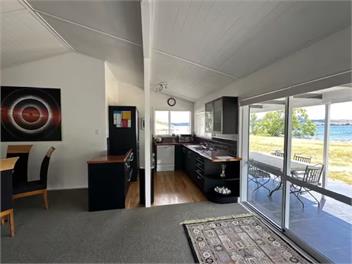 Absolute Lakefront - Taupo
