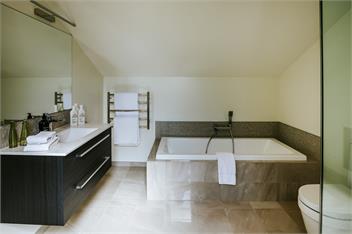 Number Three | Sleeps 8 | Family Friendly - Wanaka