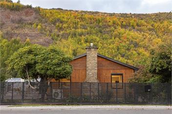 Arrowtown Gem | Stylish Escape | Prime Location - 