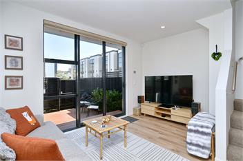 City-side Riccarton, Walk to Mall - Matai St West -